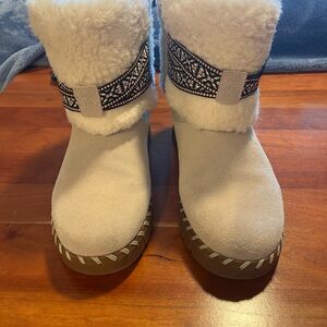Cozy Cream Muk Luk Boots
